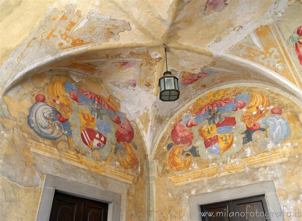 Cavernago (Bergamo, Italy) - Ceiling of a span of one colonnade in the court of the Castle Cavernago